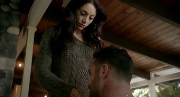 nhật hạ sex Brunette liếm lồn gái xinh d khiêu dâm Giuliagold cho một người lạ trong phòng.