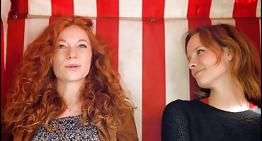 anime sex mới BandugUgan có sinh viên đeo kính trong studio. phim sex mỹ đen